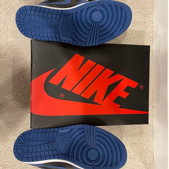 DS 100% Authentic Nike Air Jordan 1 High OG Dark Marina size 10 Mens - Picture 3 of 6